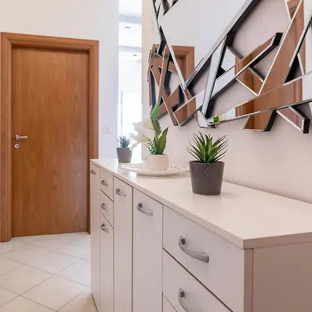 Karla Apartment Makarska